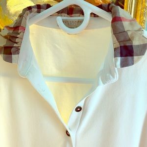Burberry tshirt for women. Size M.